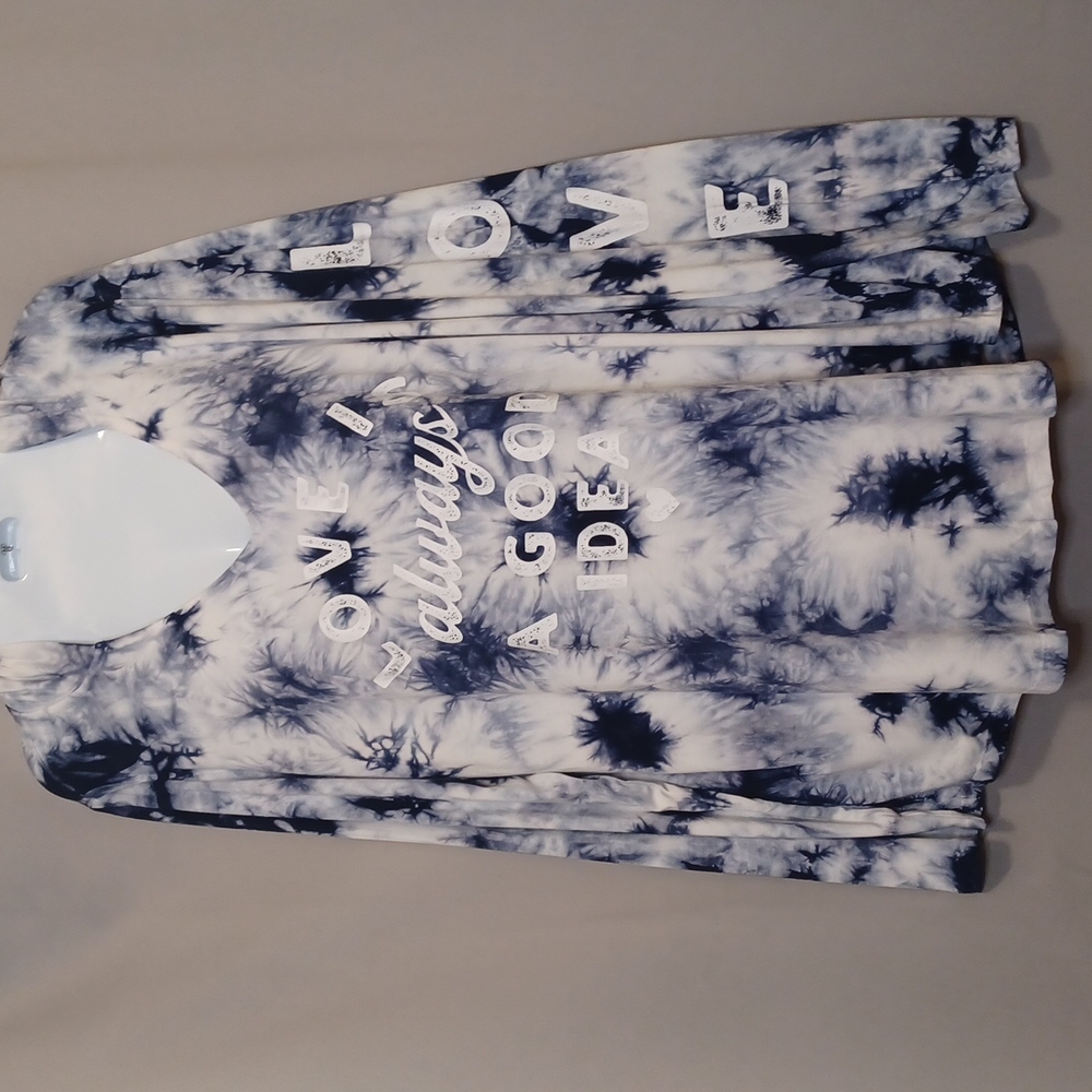 TORRID Blue & White Tie Dye V- Neck Hoodie for women. Size 1X - Picture 9 of 13